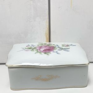 🏰👑🌷🐴Norcrest - Trinket Cigarette Box Fine China. Leopard not included.